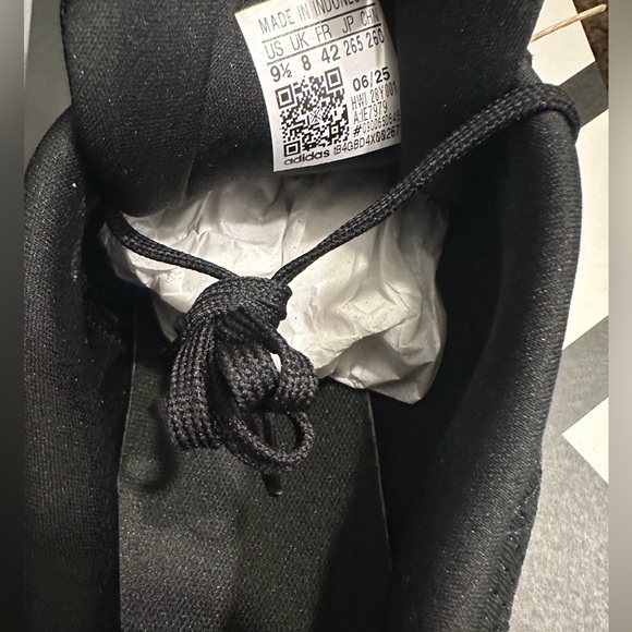 Adidas Women's Black and Pink Running Shoes 9.5 NEW - Picture 4 of 6